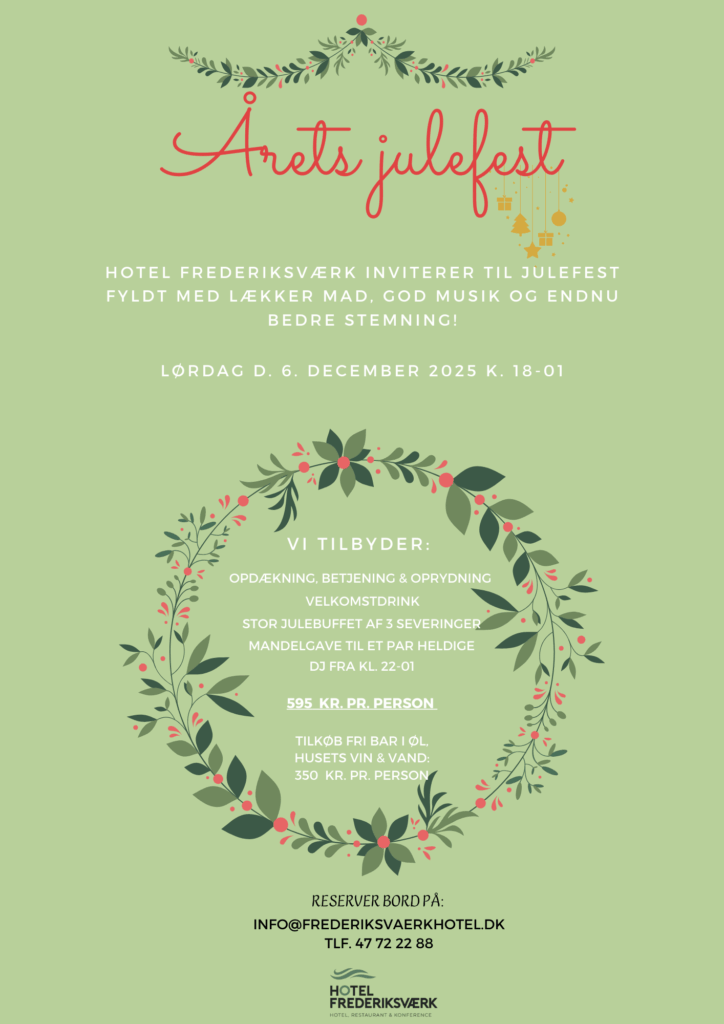 Hotel Frederiksværk Grøn julefrokostinvitation med en krans og røde bær øverst, festlige dekorationer og detaljer om arrangementet på dansk, herunder dato, tid, sted, menu, pris og kontaktoplysninger nederst.